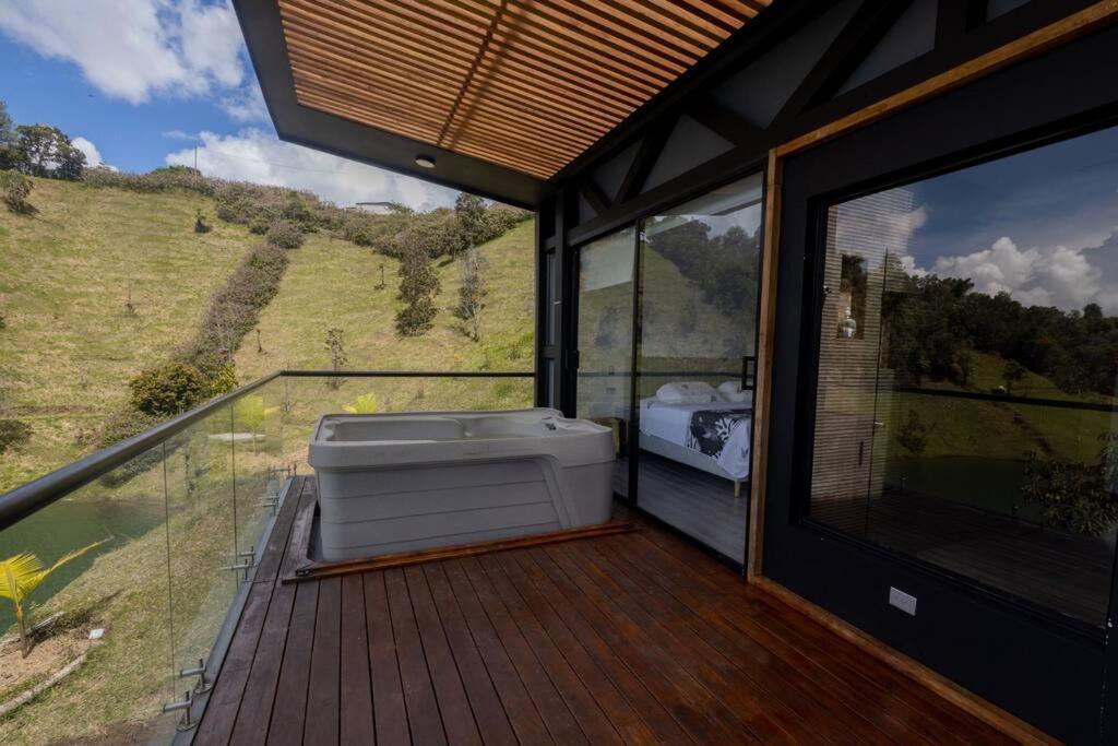 Sky House Cabana Guatape Ла-Прадера Экстерьер фото