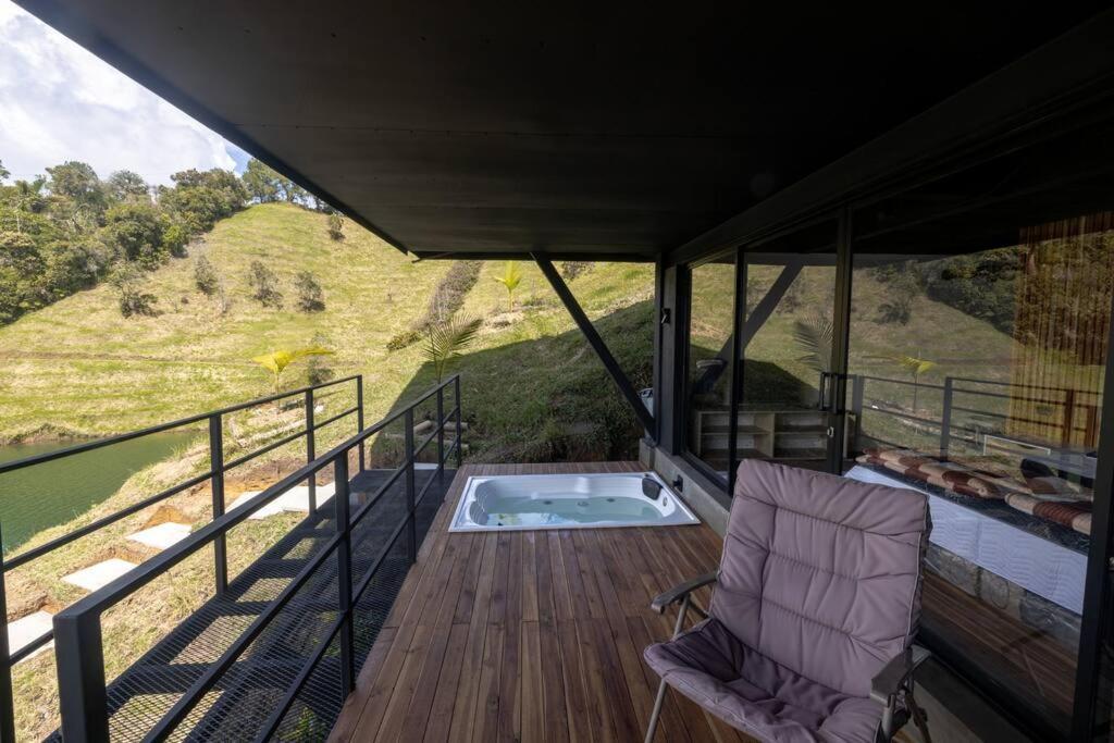 Sky House Cabana Guatape Ла-Прадера Экстерьер фото