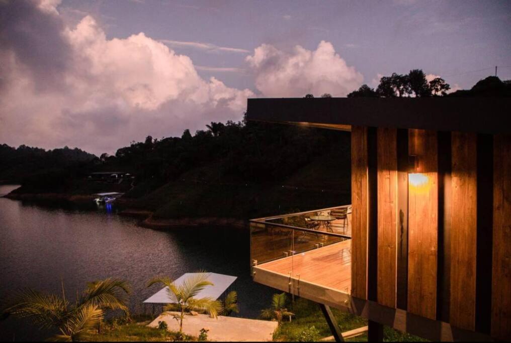 Sky House Cabana Guatape Ла-Прадера Экстерьер фото